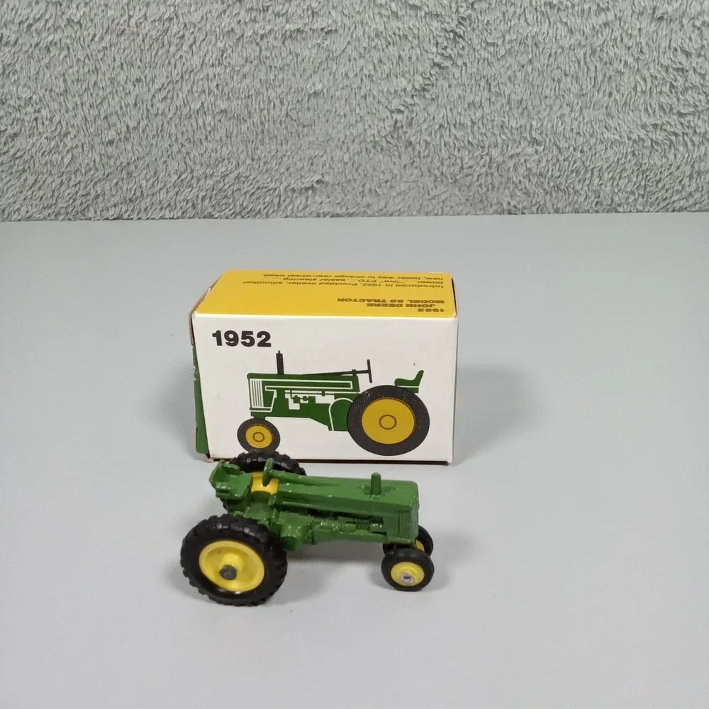 John Deere 1952 Model 60 Tractor Die-Cast‎ Miniature Collectible  Original Box